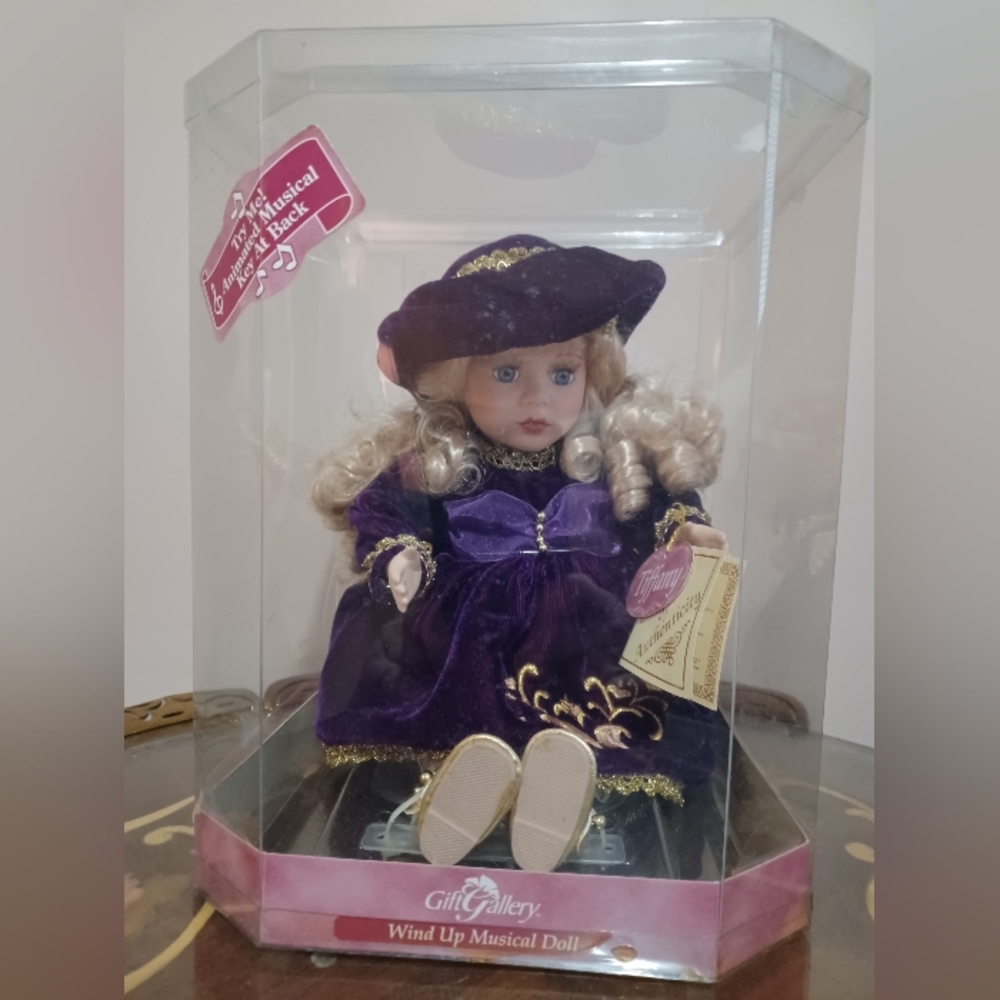 Gift gallery wind up musical doll (Tiffany)